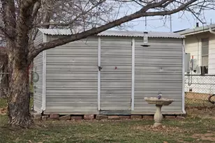 506 Hall St, Graham, TX 76450 - Photo 7