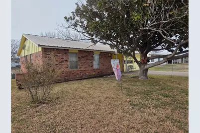 506 Hall Street, Graham, TX 76450 - Photo 3