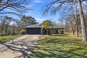 2004 W Spanish Trail Dr, Granbury, TX 76048 - Photo 3