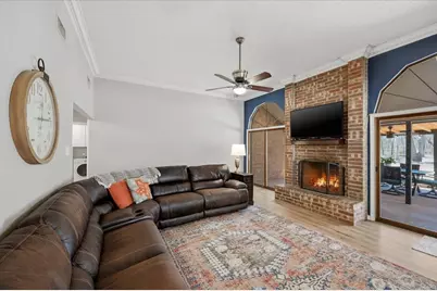 2004 W Spanish Trail Drive, Granbury, TX 76048 - Photo 13