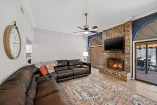 2004 W Spanish Trail Dr, Granbury, TX 76048 - Photo 13