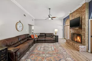 2004 W Spanish Trail Dr, Granbury, TX 76048 - Photo 11