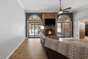 2004 W Spanish Trail Dr, Granbury, TX 76048 - Photo 7