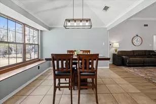 2004 W Spanish Trail Dr, Granbury, TX 76048 - Photo 19