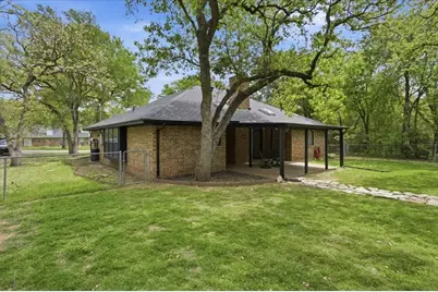 2004 W Spanish Trail Drive, Granbury, TX 76048 - Photo 35