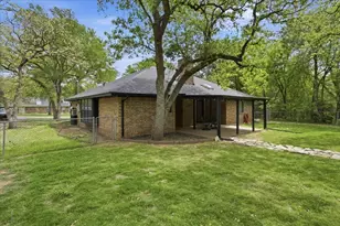 2004 W Spanish Trail Dr, Granbury, TX 76048 - Photo 35