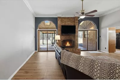 2004 W Spanish Trail Drive, Granbury, TX 76048 - Photo 7