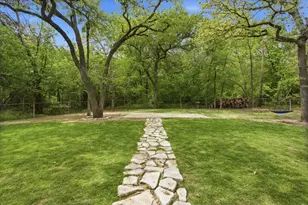 2004 W Spanish Trail Dr, Granbury, TX 76048 - Photo 3