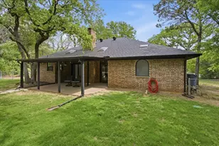 2004 W Spanish Trail Dr, Granbury, TX 76048 - Photo 5