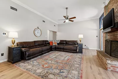 2004 W Spanish Trail Drive, Granbury, TX 76048 - Photo 11