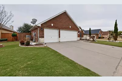 5452 Brazoria Drive, Grand Prairie, TX 75052 - Photo 3