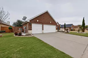 5452 Brazoria Dr, Grand Prairie, TX 75052 - Photo 3