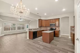 5452 Brazoria Dr, Grand Prairie, TX 75052 - Photo 9