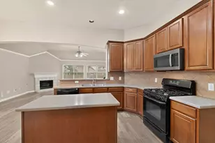 5452 Brazoria Dr, Grand Prairie, TX 75052 - Photo 13