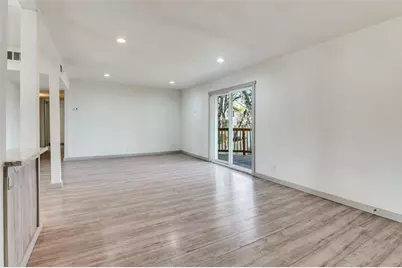 529 NE 4th Street, Grand Prairie, TX 75050 - Photo 5