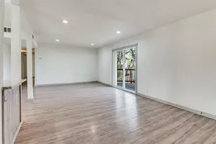 529 NE 4th St, Grand Prairie, TX 75050 - Photo 5