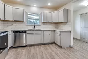 529 NE 4th St, Grand Prairie, TX 75050 - Photo 11