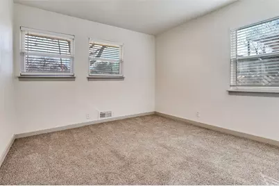 529 NE 4th Street, Grand Prairie, TX 75050 - Photo 17