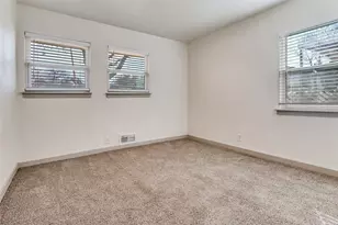 529 NE 4th St, Grand Prairie, TX 75050 - Photo 17