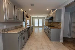 2309 Hillside Ln, Carrollton, TX 75006 - Photo 9