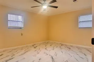 914 W Hunt St, Sherman, TX 75092 - Photo 11