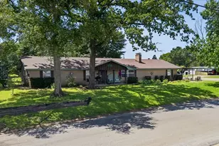 201 Colonial Cir, Athens, TX 75751 - Photo 1