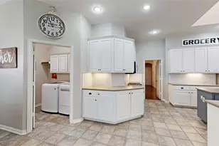 6869 Shoreview Dr, Grand Prairie, TX 75054 - Photo 11