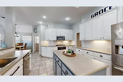 6869 Shoreview Drive, Grand Prairie, TX 75054 - Photo 13