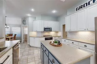 6869 Shoreview Dr, Grand Prairie, TX 75054 - Photo 13