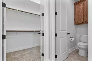 402 N Pkwy Dr, Alvarado, TX 76009 - Photo 17