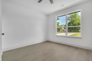 504 E Ball St, Tom Bean, TX 75489 - Photo 25