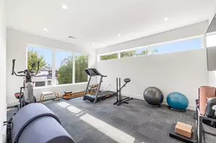 9943 Coppedge Ln, Dallas, TX 75220 - Photo 27