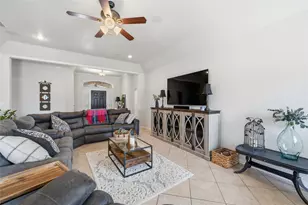 912 Queen Elizabeth Dr, Waco, TX 76657 - Photo 5