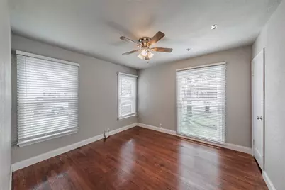 1102 W Russell Avenue, Carrollton, TX 75006 - Photo 15