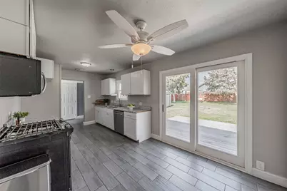 1102 W Russell Avenue, Carrollton, TX 75006 - Photo 7