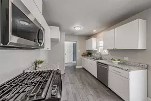 1102 W Russell Ave, Carrollton, TX 75006 - Photo 9