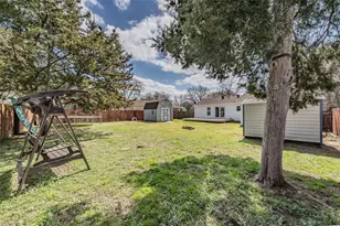 1102 W Russell Ave, Carrollton, TX 75006 - Photo 23