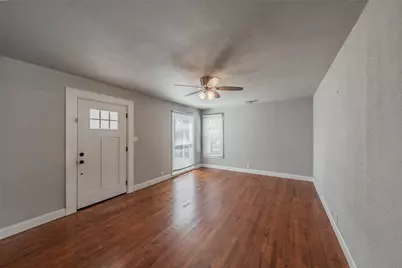 1102 W Russell Avenue, Carrollton, TX 75006 - Photo 5