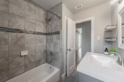 1102 W Russell Avenue, Carrollton, TX 75006 - Photo 19