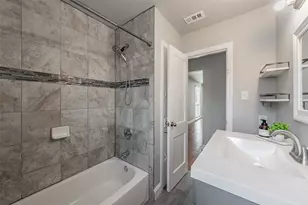 1102 W Russell Ave, Carrollton, TX 75006 - Photo 19