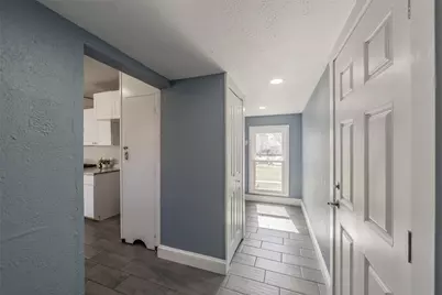 1102 W Russell Avenue, Carrollton, TX 75006 - Photo 11