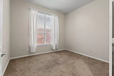 311 Park Crest Avenue, Euless, TX 76039 - Photo 13