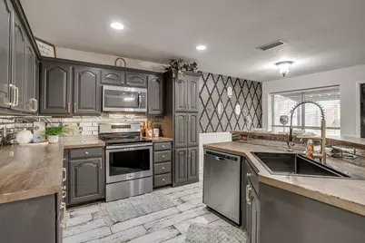 1105 Blackbird Court, Burleson, TX 76028 - Photo 17