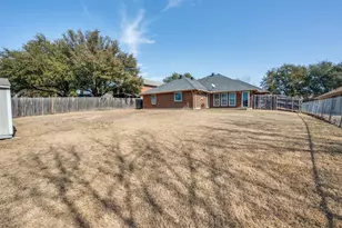 3657 Village Green Dr, Grand Prairie, TX 75052 - Photo 25