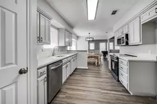 3657 Village Green Dr, Grand Prairie, TX 75052 - Photo 5