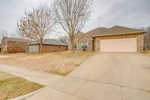 707 Brandt St, Grandview, TX 76050 - Photo 3