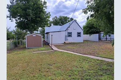 406 N 6th Street, Ballinger, TX 76821 - Photo 11