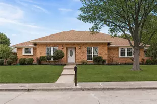 1915 Chesham Dr, Carrollton, TX 75007 - Photo 1
