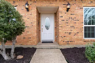 1915 Chesham Dr, Carrollton, TX 75007 - Photo 3