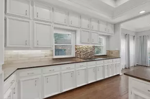 2648 Brookside Dr, Irving, TX 75063 - Photo 9